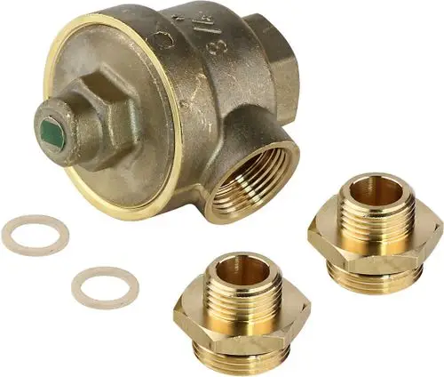 Überströmventil von Bosch mit zwei Anschlussfittings und Dichtungen. Das Ventil hat ein gewindegefertigtes Gehäuse aus Messing.